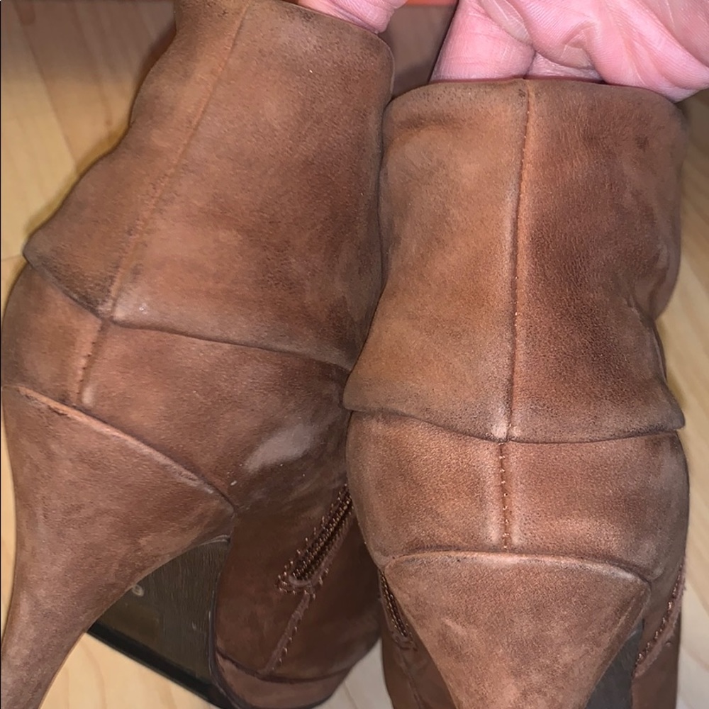 Boots - Picture 6 of 10